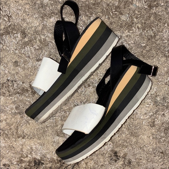 Muk Luks Black and White Platform Sandals - Picture 3 of 4